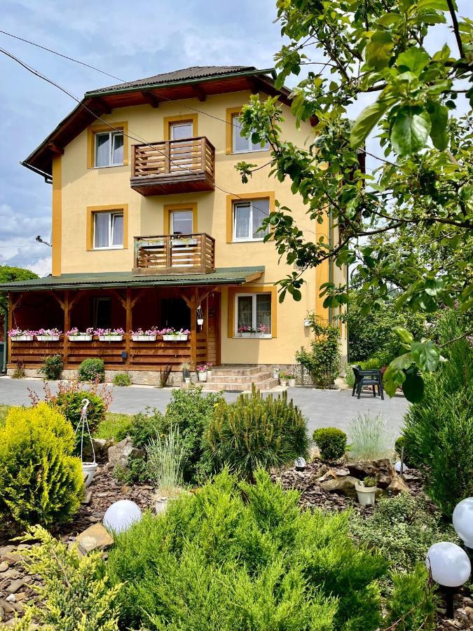 Ніч Над Карпатами Hotel Slavske Exterior photo